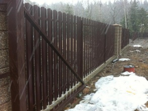 Забор из евроштакетника в шахматном порядке 122 метра фото в Родниках