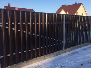 Забор из евроштакетника в шахматном порядке 10 соток фото в Родниках